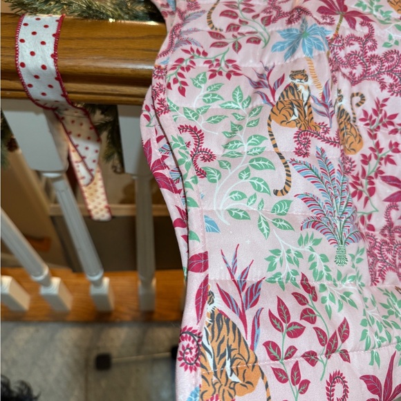 Brand new adorable foot of the bed quilt.  NWOT will fit queen bed and smaller. - Picture 4 of 4